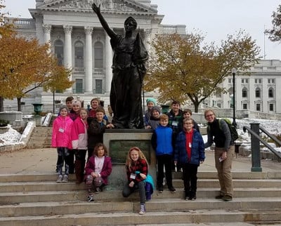 kids in front of capitol
